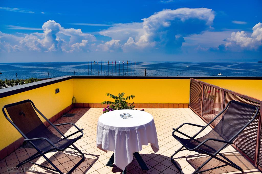 Hotel Ristorante Miralago Garda  Exterior photo