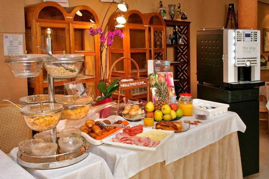 Hotel Ristorante Miralago Garda  Exterior photo