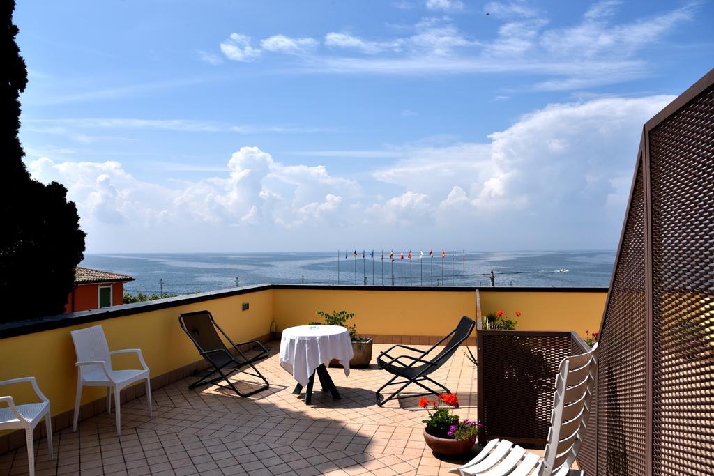 Hotel Ristorante Miralago Garda  Exterior photo