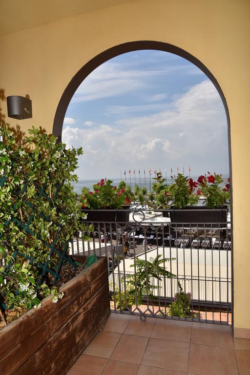 Hotel Ristorante Miralago Garda  Exterior photo
